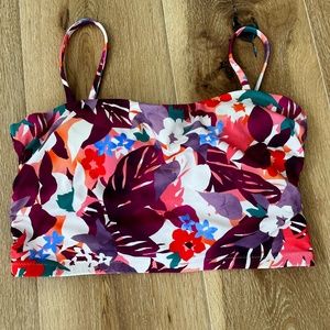 Very Cute Athleta Colorful Swim Suit Top size 34D/DD Excellent condition.